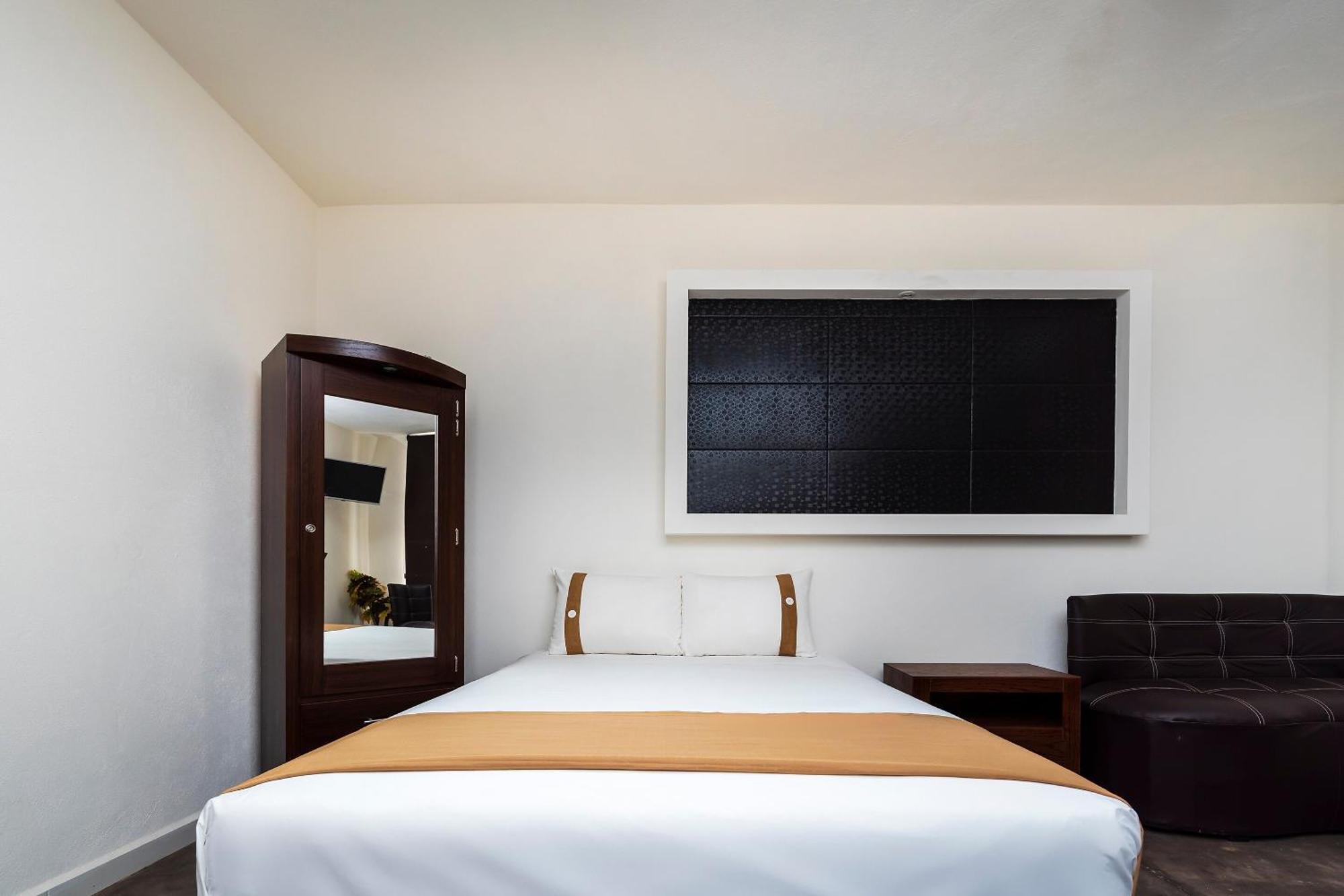 Capital O Hotel Joyma Suites, San Luis سان لويس بوتوسي المظهر الخارجي الصورة